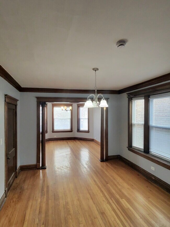 Building Photo - 6810 S Calumet Ave