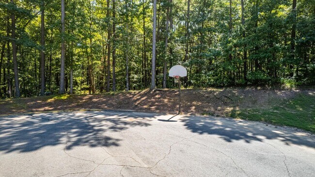 Building Photo - 1309 Country Oaks Dr