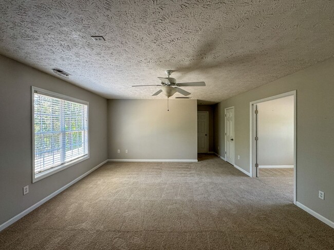 Building Photo - Spacious 4 Bed 2.5 Bath Home in Carolina Lakes