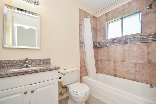 Building Photo - 10110 Shadow Pine Dr