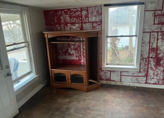Building Photo - 303 Cardinal St