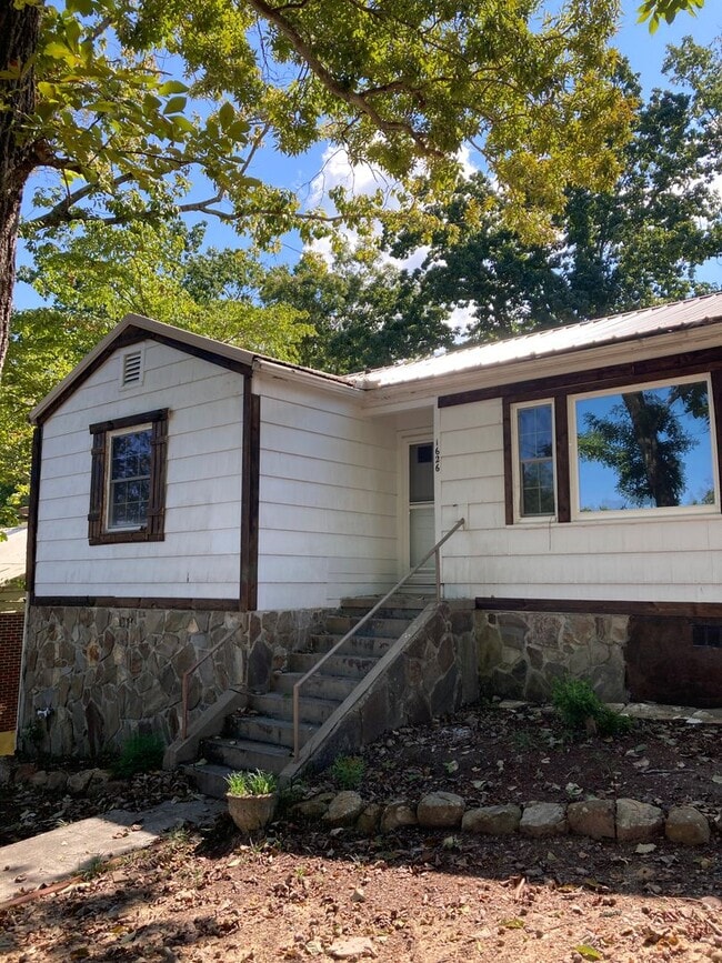 Building Photo - 1626 Charlotte Ave