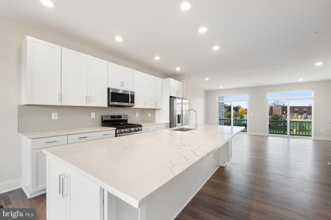 Building Photo - 23142 Horseshoe Trl Sq