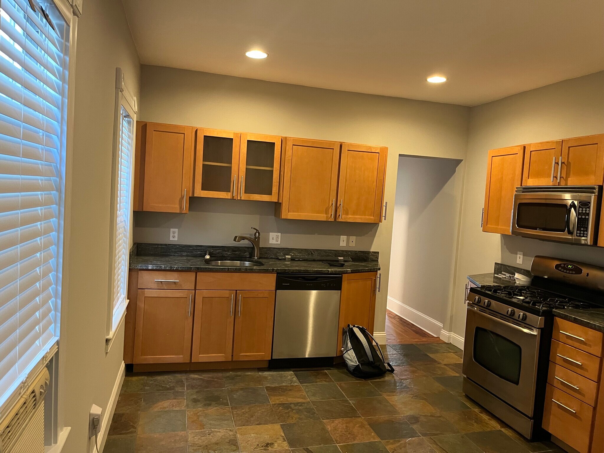 Building Photo - 23 Taft St