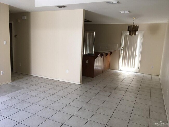 Building Photo - 9 Angus St