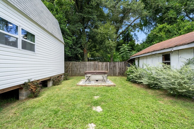 Building Photo - 2 Mead Dr