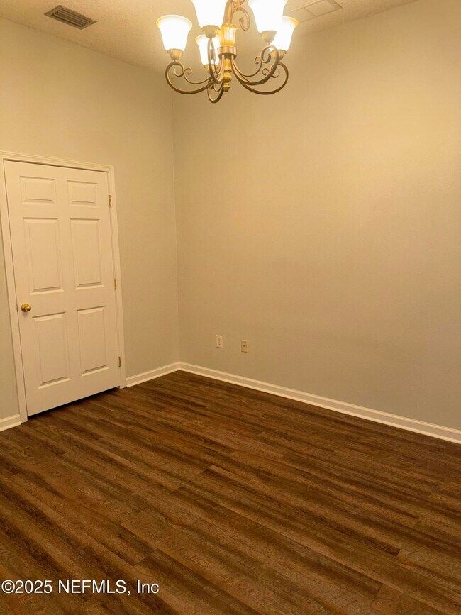 Building Photo - 7047 Deer Lodge Cir