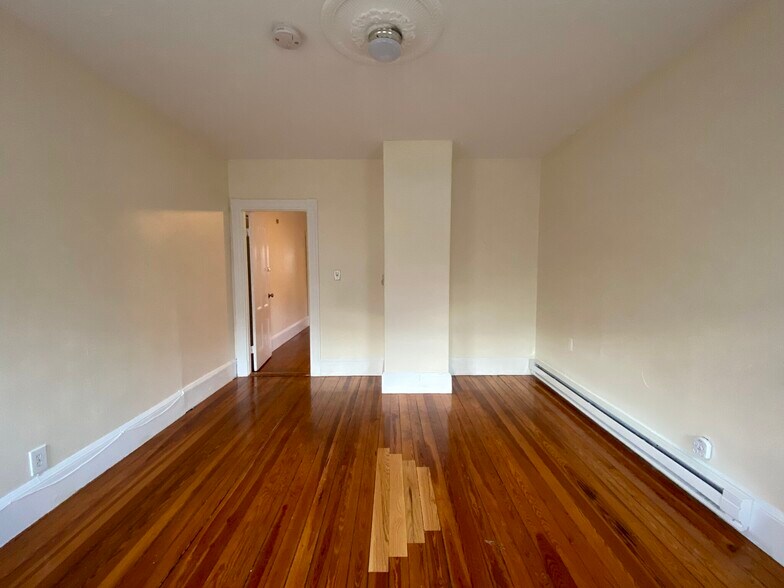 Building Photo - 257 Beacon St