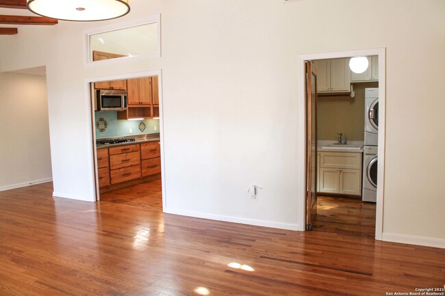 Building Photo - 539 Woodcrest Dr