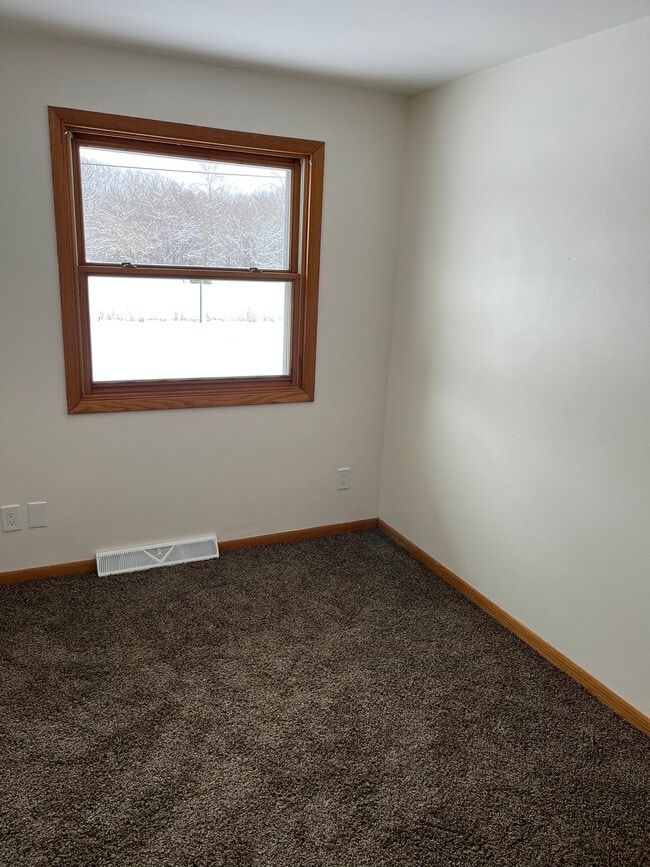 Building Photo - 1202 N Green Grove Rd
