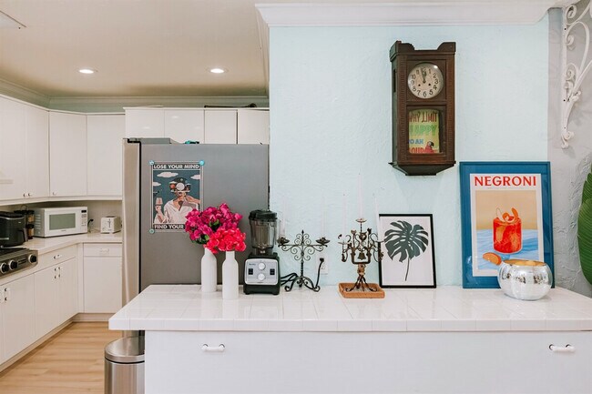 Building Photo - 519 28th St