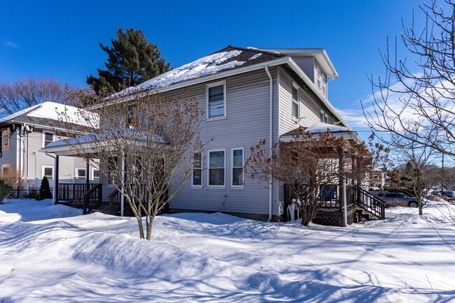 Building Photo - 359 Concord St