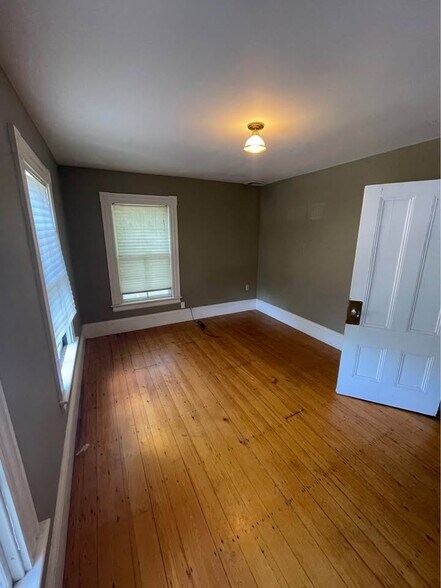 Building Photo - 112 Newtonville Ave
