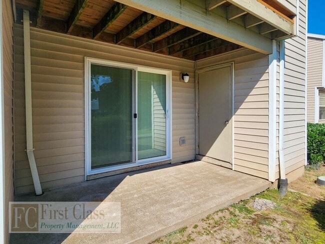 Building Photo - 1285 NW 183rd Ave