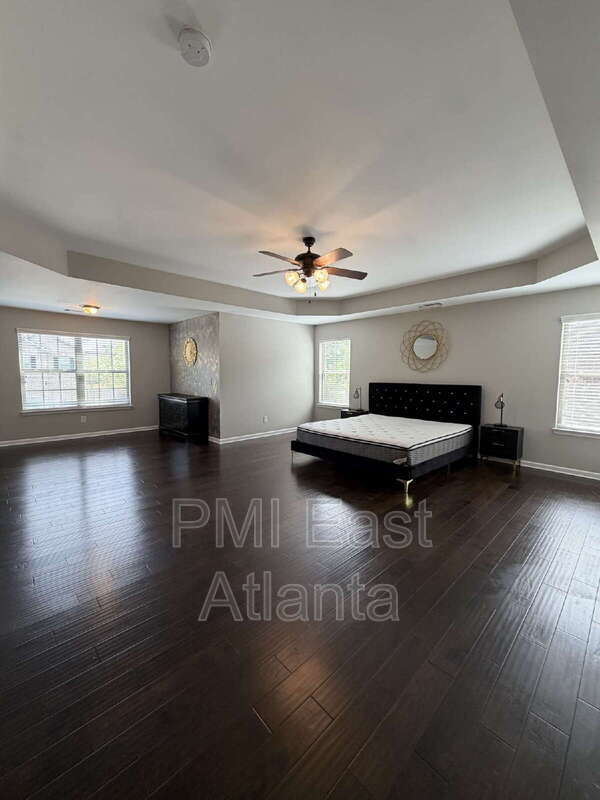 Building Photo - 422 Live Oak Pass