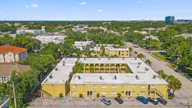 Building Photo - 3206 W Azeele St
