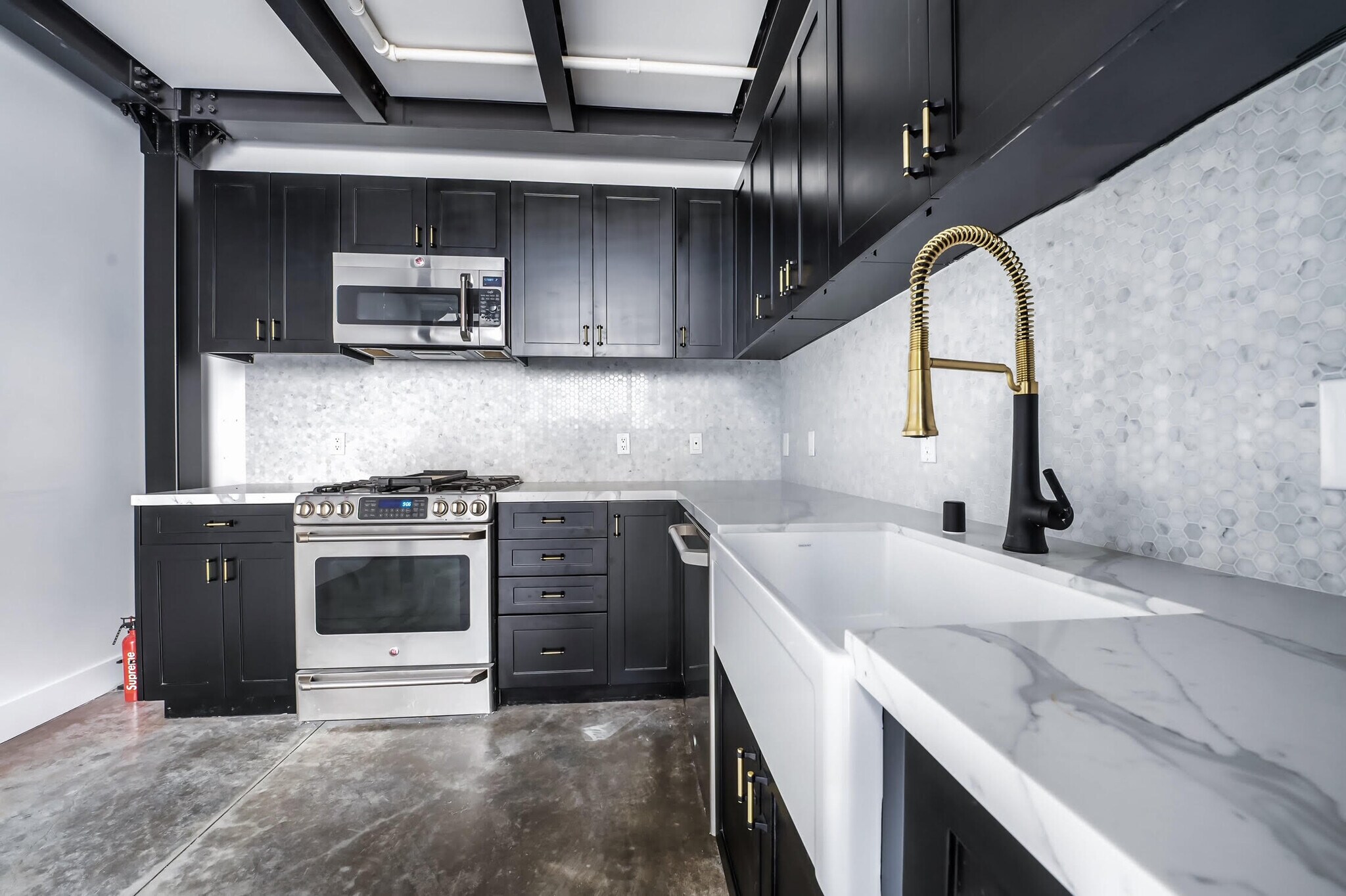 Building Photo - 130 S Hewitt St