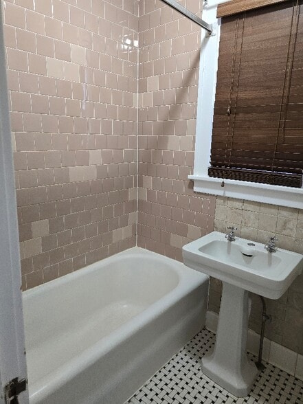 Building Photo - 1730 Union St