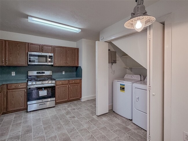 Building Photo - 20935 Young Meadows Way