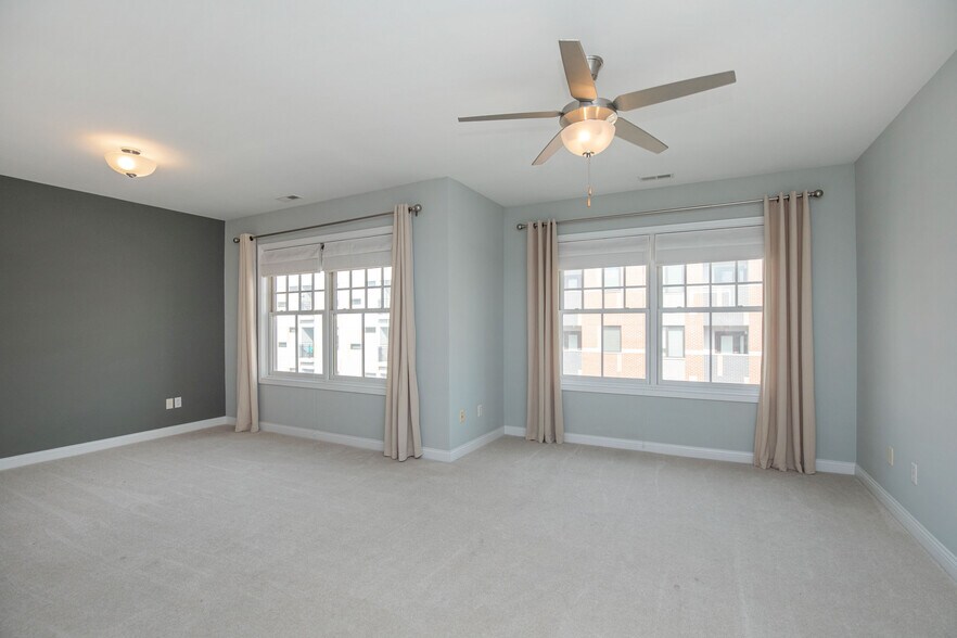 Building Photo - 517 N Park Ave