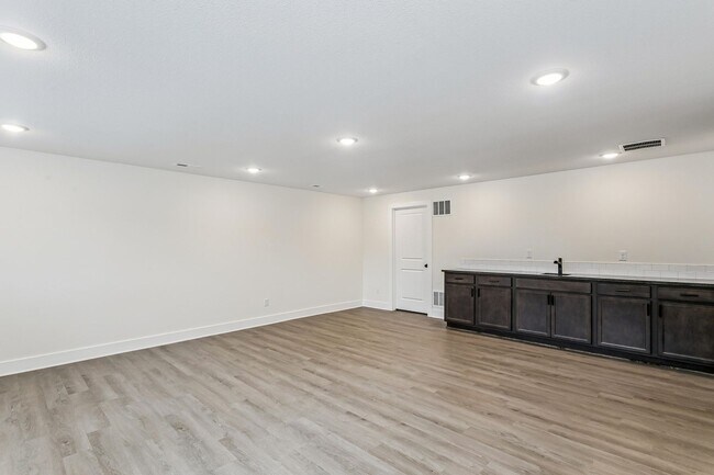 Building Photo - 5115/17 S Chase Ave