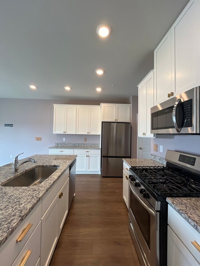 Building Photo - Move-in-ready Brookside Court townhome off...