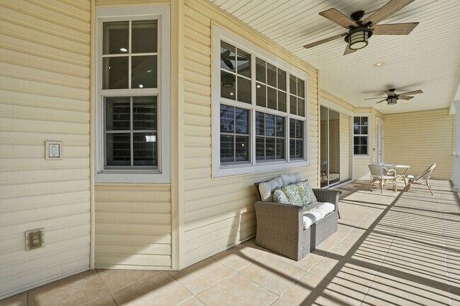 Building Photo - 3011 Pine Tree Dr