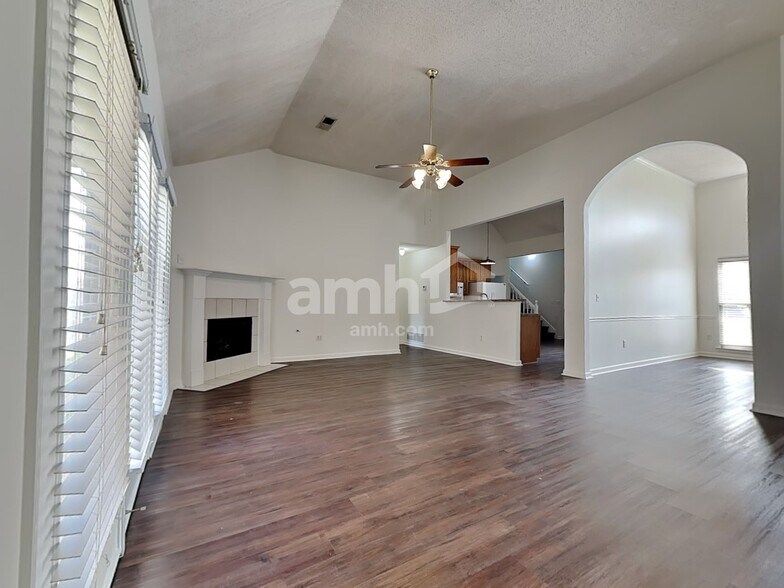 Building Photo - 9270 Chimneyrock Blvd