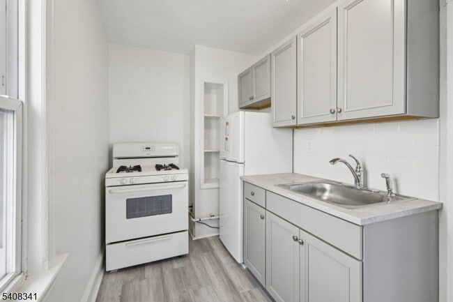 Building Photo - 66 N Washington Ave