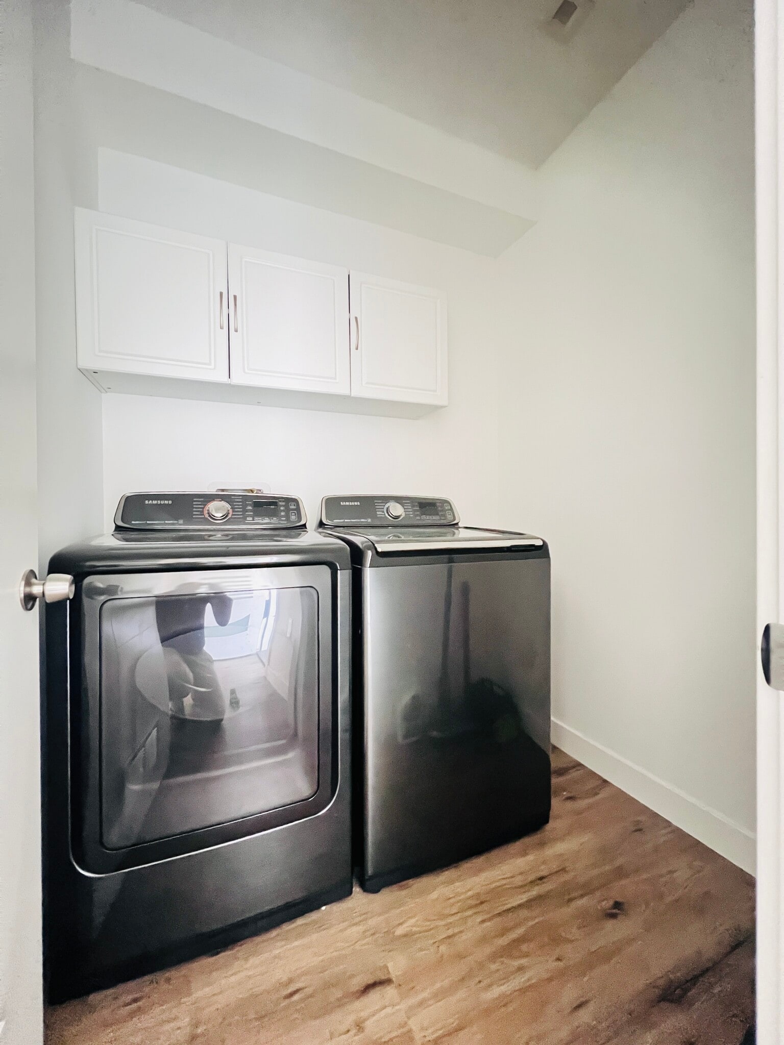 Building Photo - 4576 Oakwood Ave