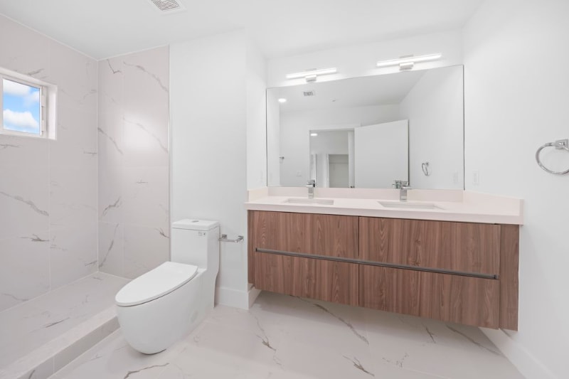 Building Photo - 32 NW 14th Ave