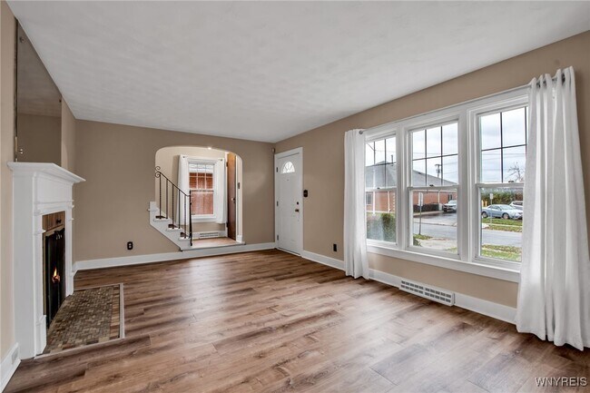 Building Photo - 21 Waverly Ave