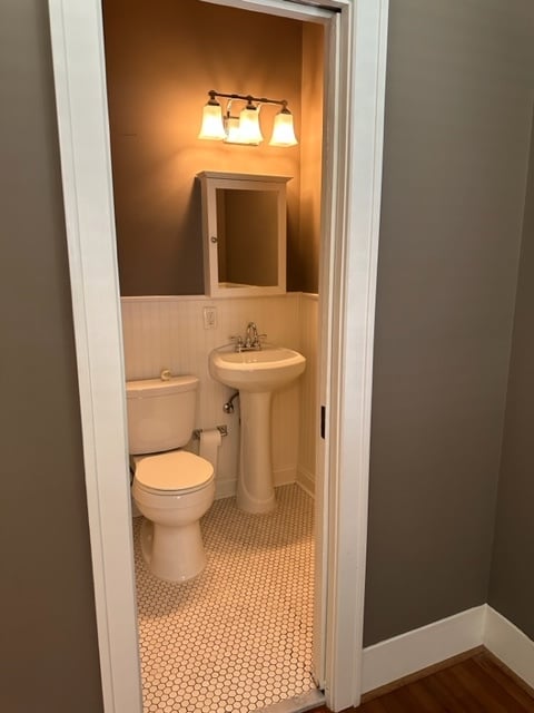 1/2 Bathroom - 1023 W Gardner St