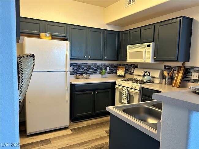 Building Photo - 5855 Valley Dr
