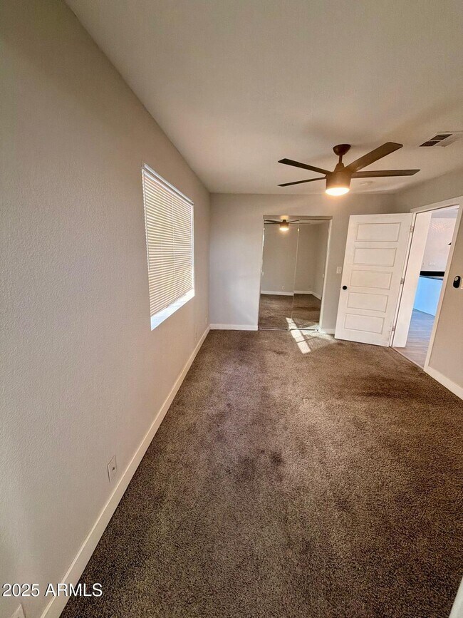 Building Photo - 2002 E St Anne Ave