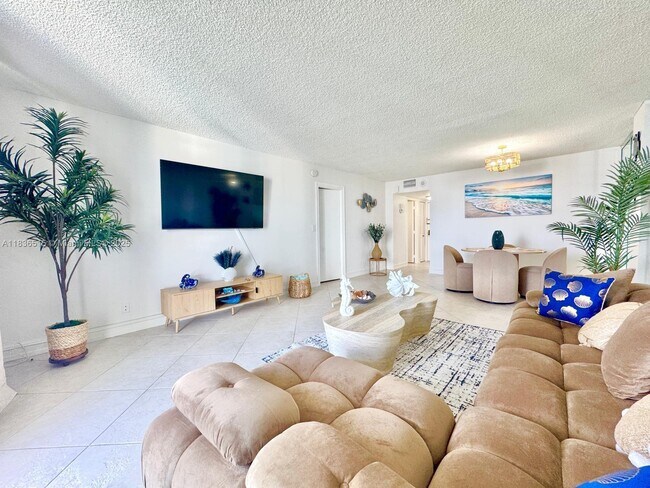 Building Photo - 3800 S Ocean Dr