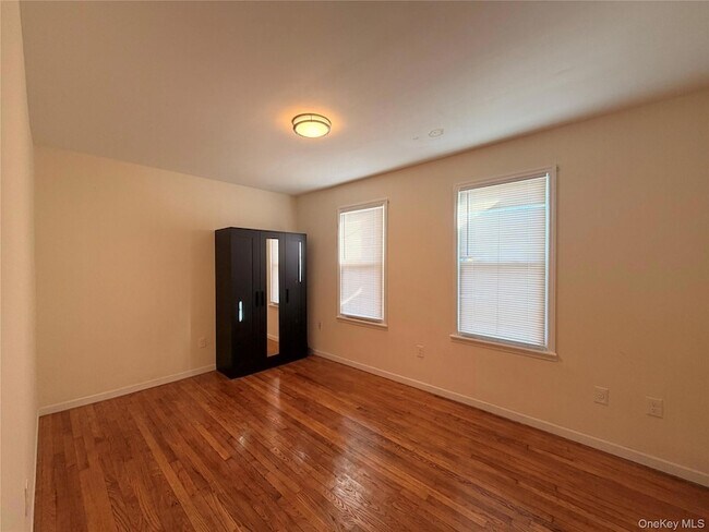 Building Photo - 42 E Main St