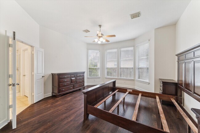 Building Photo - 11 Knotwood Ct