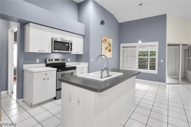 Building Photo - 22203 Seashore Cir