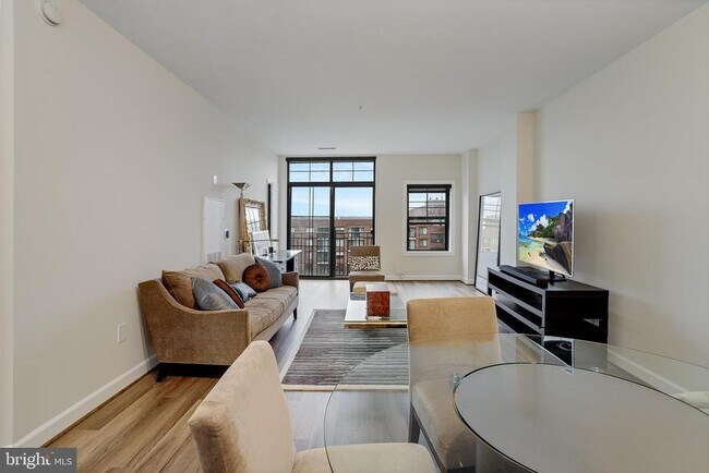 Building Photo - 1111 25th St NW