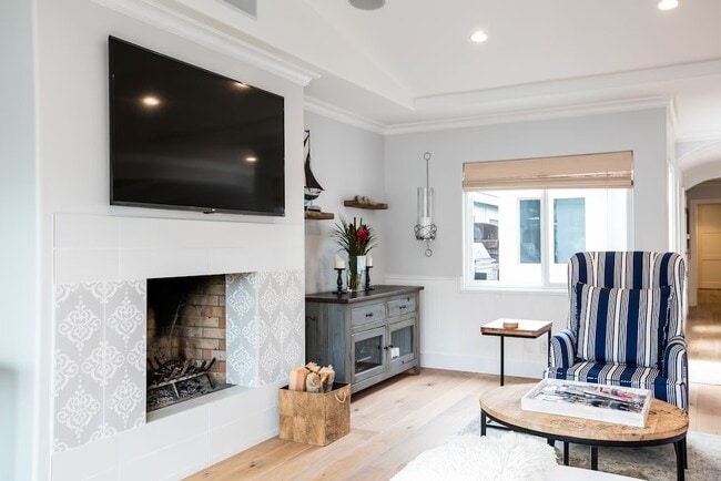 Building Photo - 617 Begonia Ave