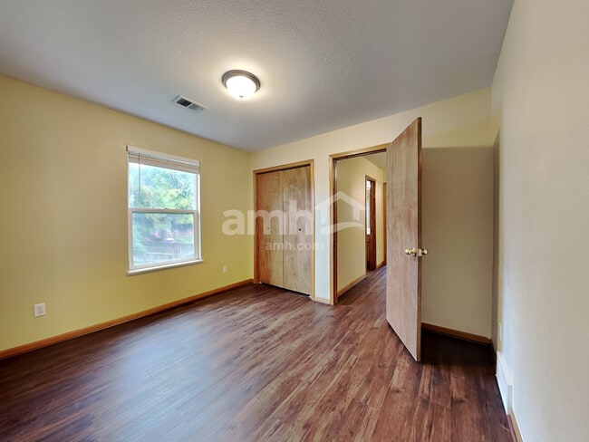 Building Photo - 3207 Barclay Ct