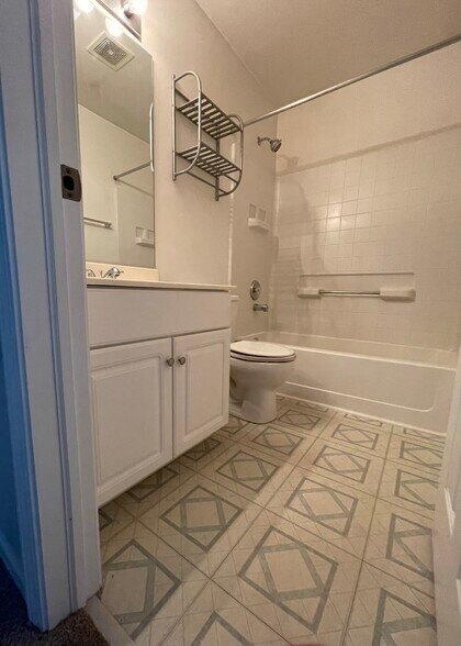 Building Photo - 2809 Odlum Dr