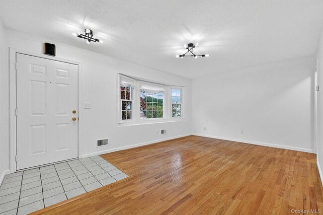 Building Photo - 28 Alan Rd