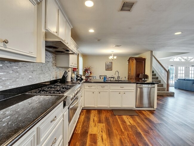 Building Photo - 8402 Matthews Ln