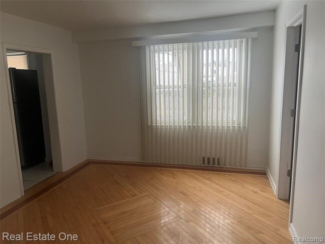 Building Photo - 21410 Roosevelt Ave