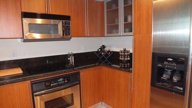 Building Photo - 610 Clematis St