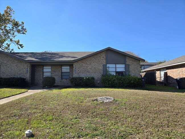 Primary Photo - 2/1.5 Chapel Duplex