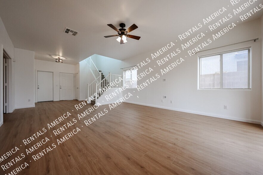 Building Photo - 1295 E Leaf Rd