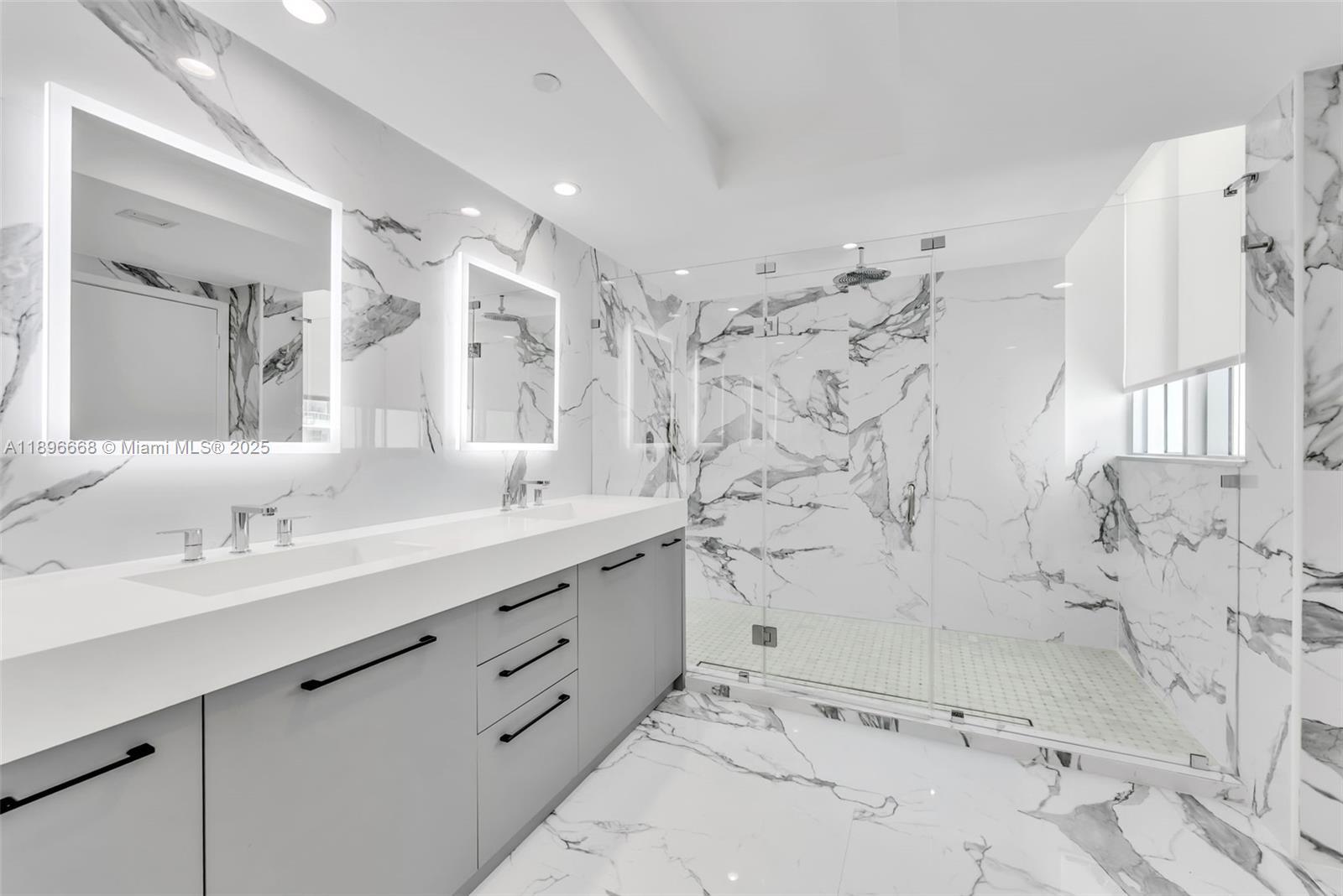 Building Photo - 1331 Brickell Bay Dr